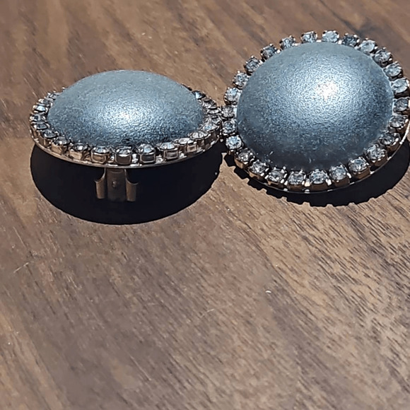 Vintage Round Painted Clip On Earrings with Crystal Accent - Picture 3 of 6